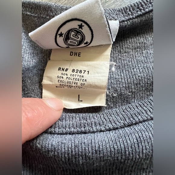 Vintage Warner Bros Black Velvet Superman Logo Gray Baby Tee. Size L - Picture 5 of 7